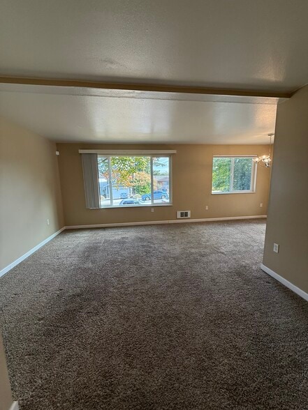 Building Photo - 712 Avenue B