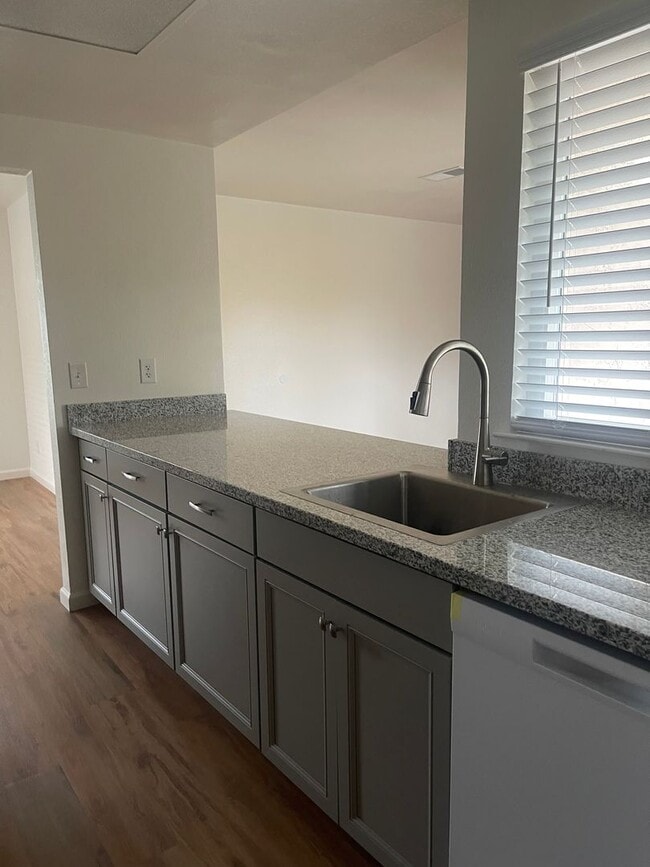 Building Photo - Available NOW