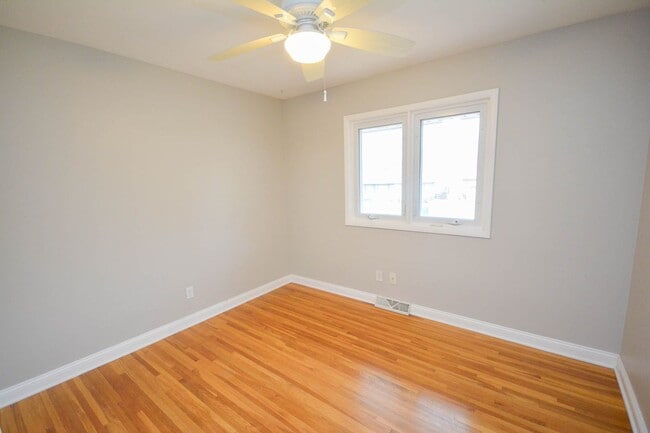 Building Photo - Gorgeous NE Rochester home with TONS of sp...