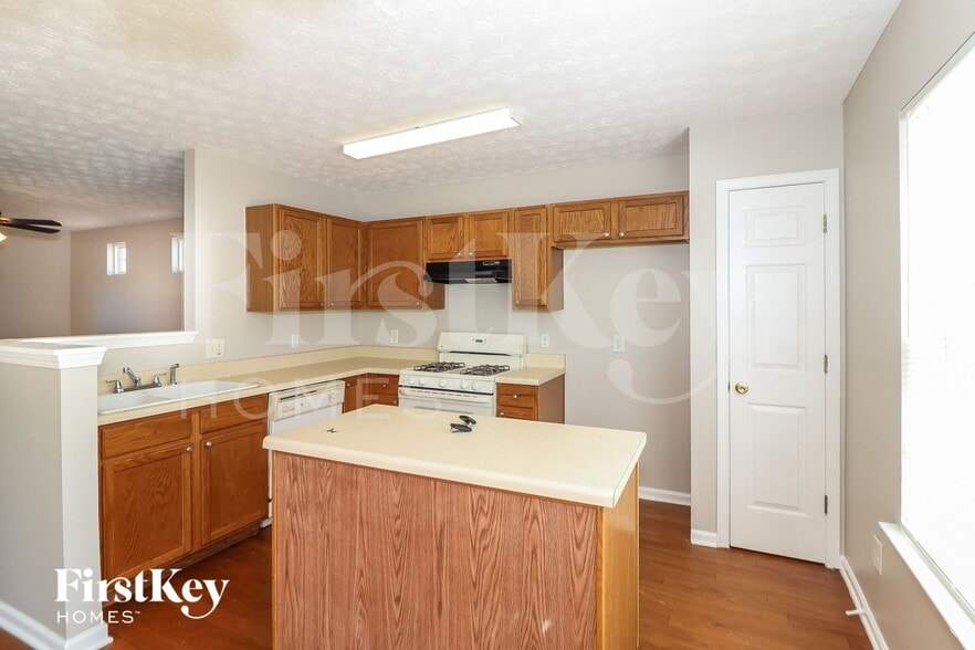 Building Photo - 5220 Sky Ridge Way