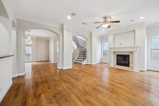 Building Photo - 607 Oakley St