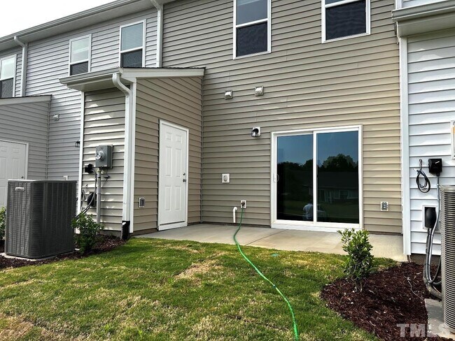 Building Photo - 3 Bedroom Townhome for Sale
