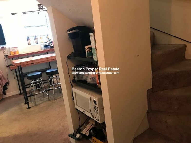 Building Photo - 5 Grove St