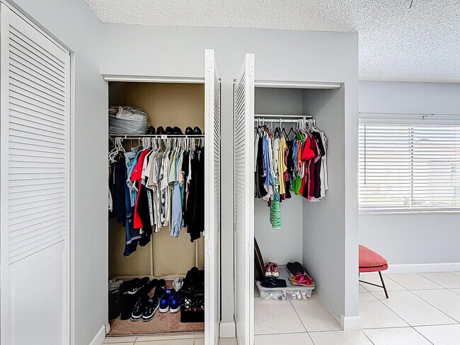 Building Photo - 3586 La Playas Ct