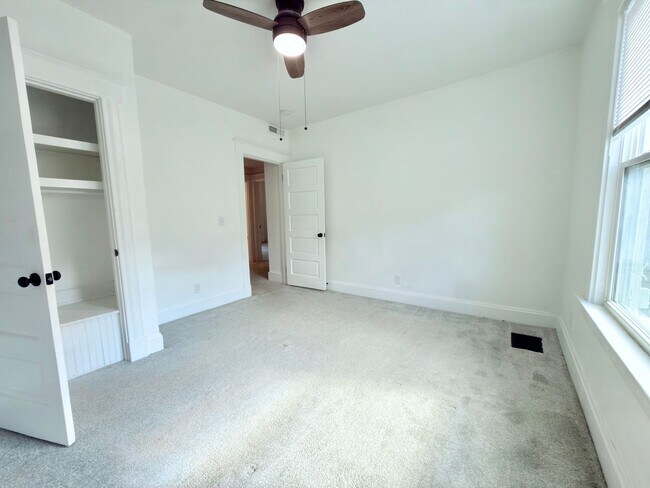 Building Photo - 2216 Burnet Ave
