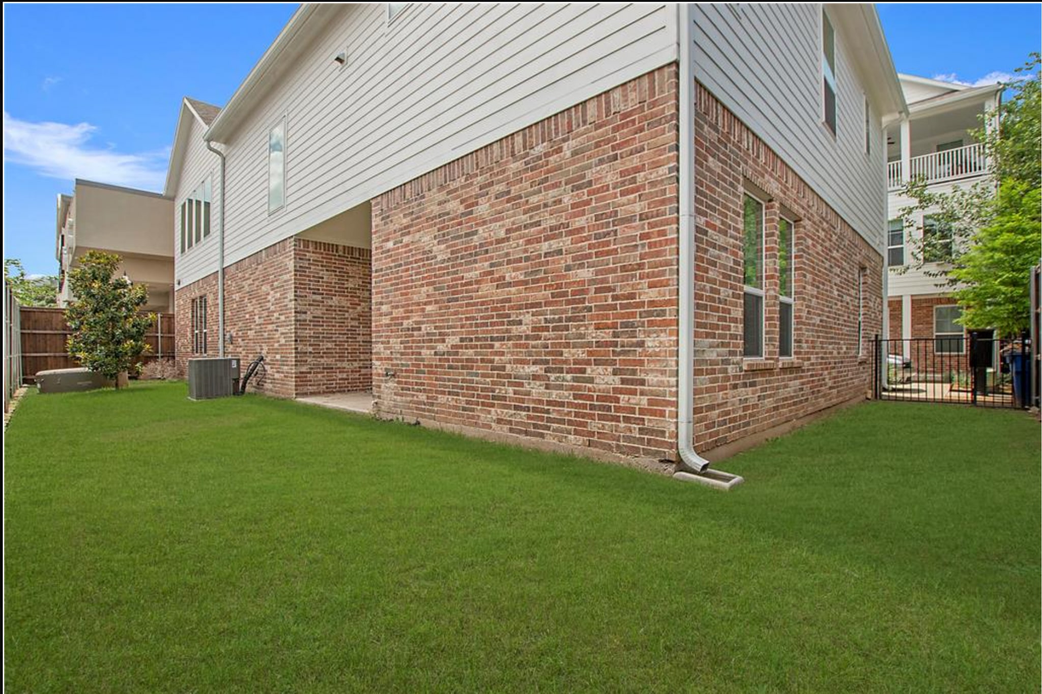 Building Photo - 1005 Cavour Pl