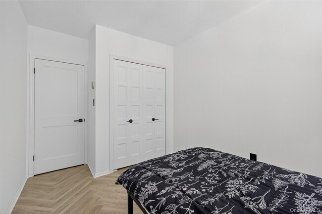 Building Photo - 8 Roundtree Ct