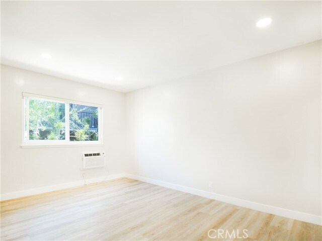 Building Photo - 2027 Vista Del Mar Ave