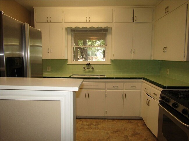 Building Photo - East Austin 3x2 Home Near Downtown & UT