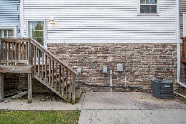 Building Photo - Clean Northwest 2 bed 2 Bath 2 Car Garage ...