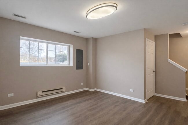 Building Photo - 14527 Patriot Square Dr E