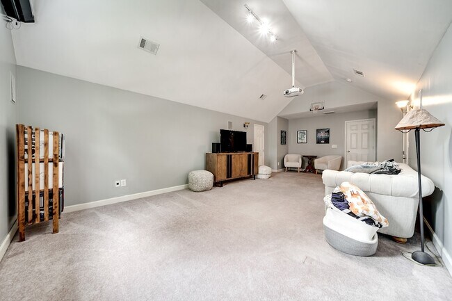 Building Photo - 9813 Albemarle Ln