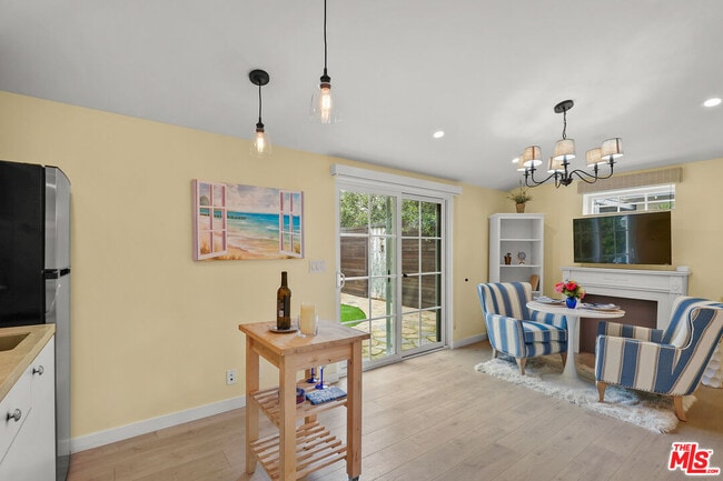 Primary Photo - 777 El Medio Ave