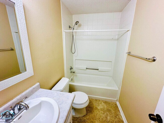 Building Photo - Charming & Move-In Ready 3-Bedroom Home wi...