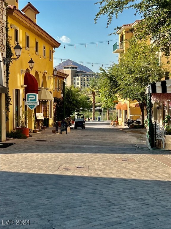 Building Photo - 30 Strada Di Villaggio