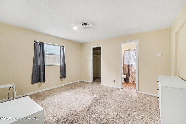 Building Photo - 2425 Heritage Dr