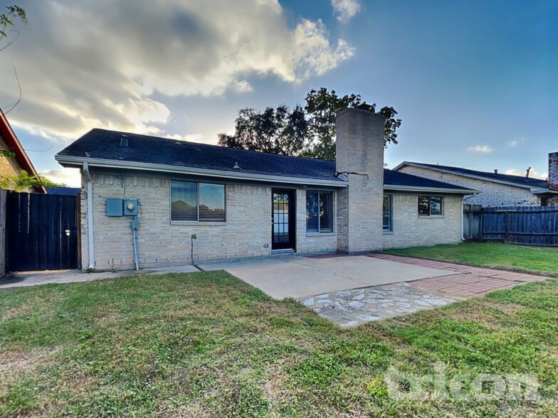 Building Photo - 11503 Sageperry Dr