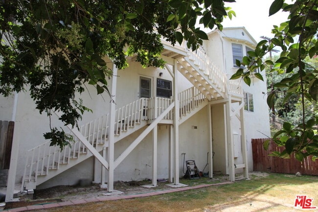 Building Photo - 15151 Encanto Dr