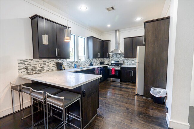 Building Photo - 1205 Summer St