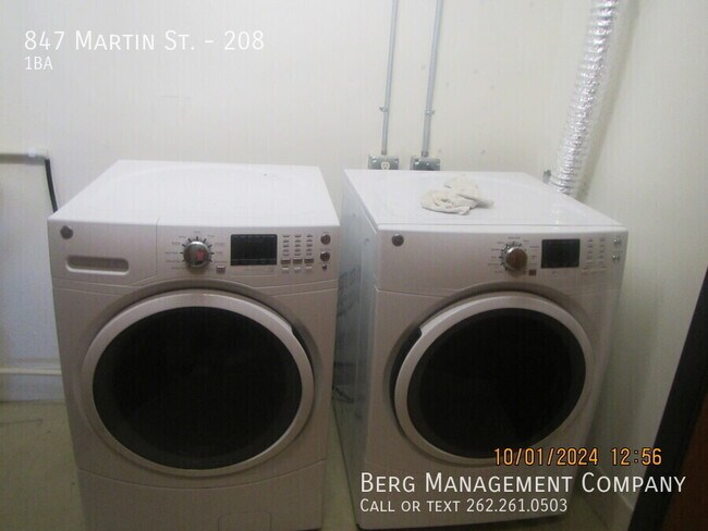 Building Photo - 847 Martin St