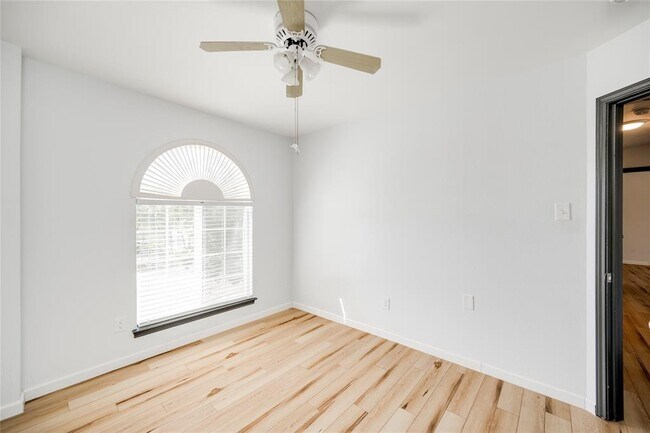 Building Photo - 1917 Windy Park Dr