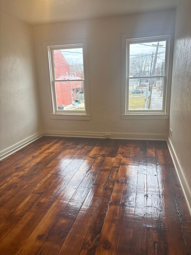 Building Photo - 3 Bedroom House, Parking, Yard-York City SD