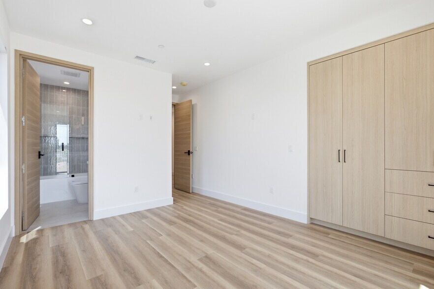 Building Photo - 5821 Kester Ave