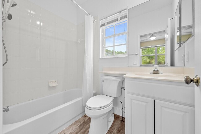 Building Photo - 3033 SE Brierwood Pl