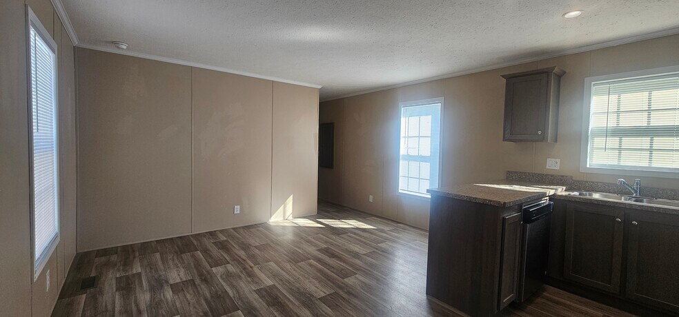 Building Photo - 6610 Lear Nagle Rd