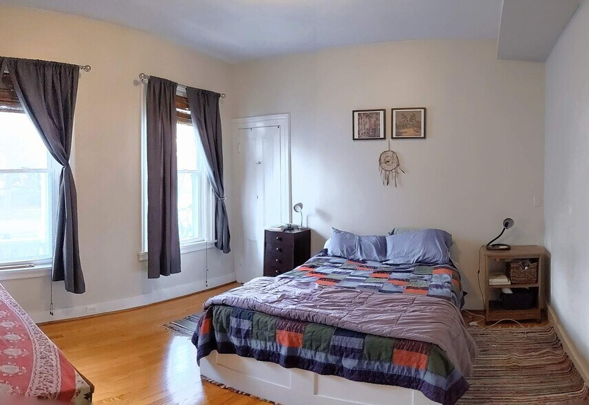Bed 1 - 444 N Tioga St