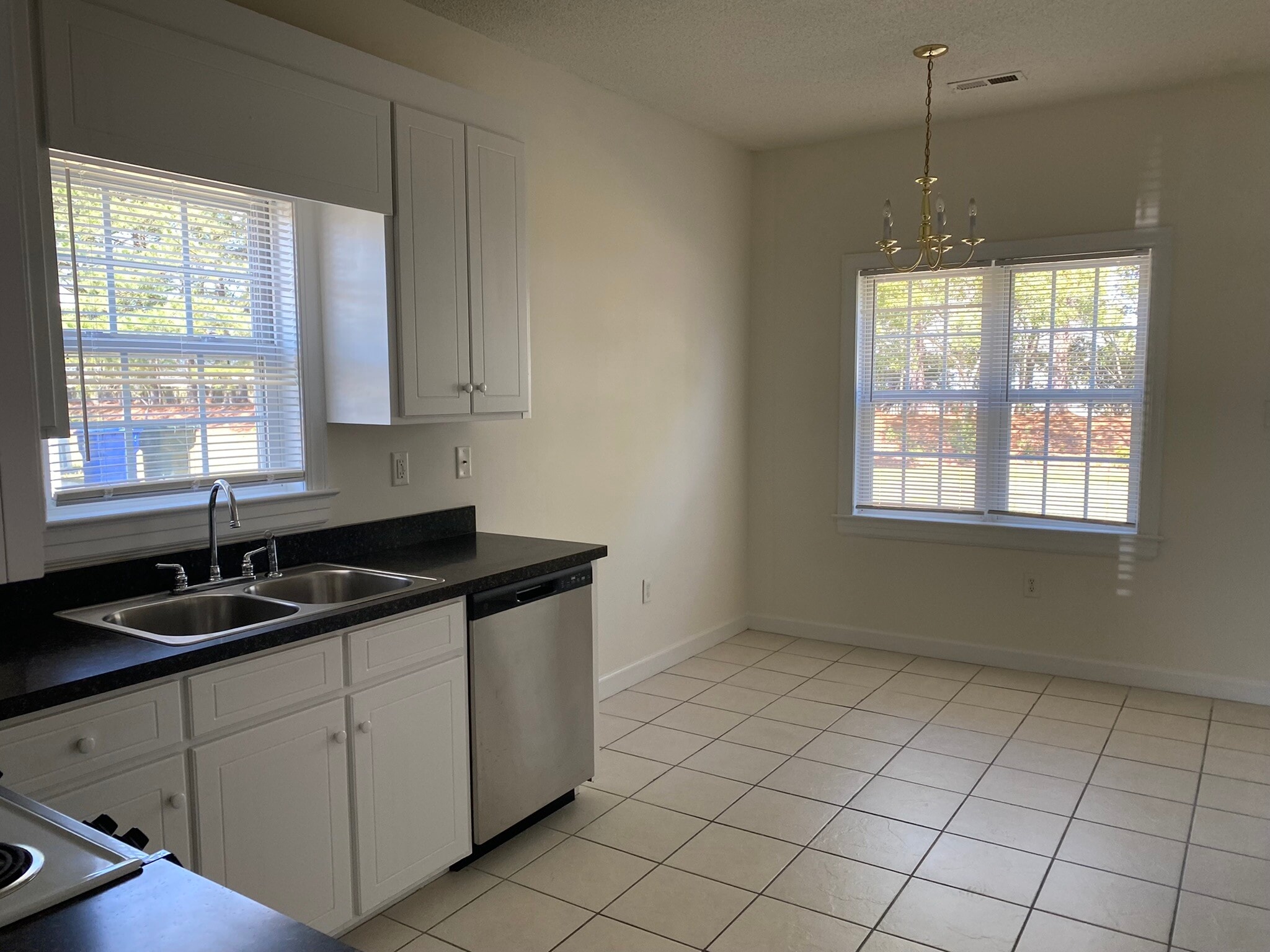 Kitchen- New Coutertops - 3302 Whitlock Dr N