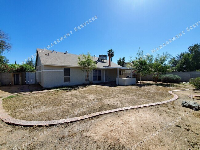 Building Photo - 3 BEDROOM 2 BATH IN HEART OF CHANDLER WITH...
