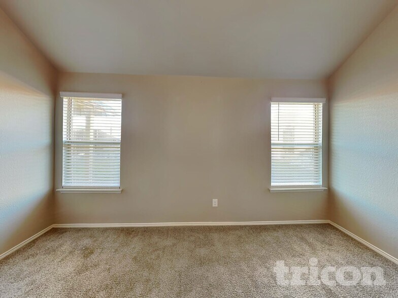 Building Photo - 936 Deer Valley Dr