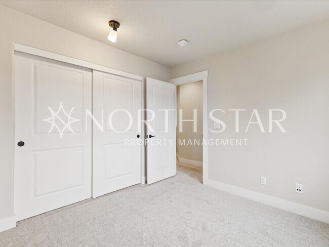 Building Photo - Newer Home in Summer Falls.