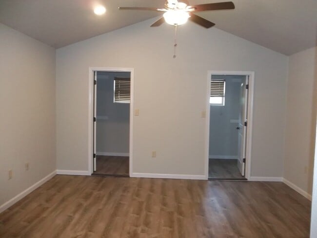 Building Photo - 210 Loma Vista Dr