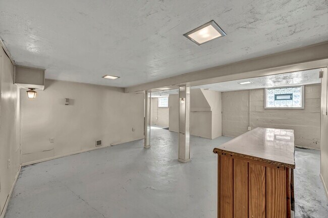 Building Photo - 429 Cleveland Rd