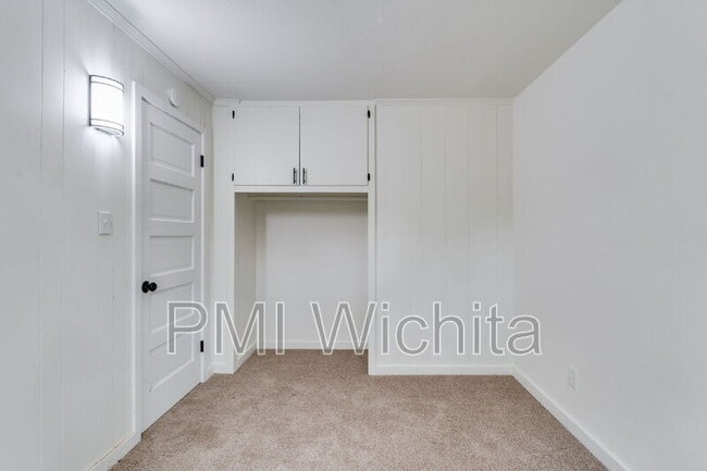 Building Photo - 4311 E Lincoln St