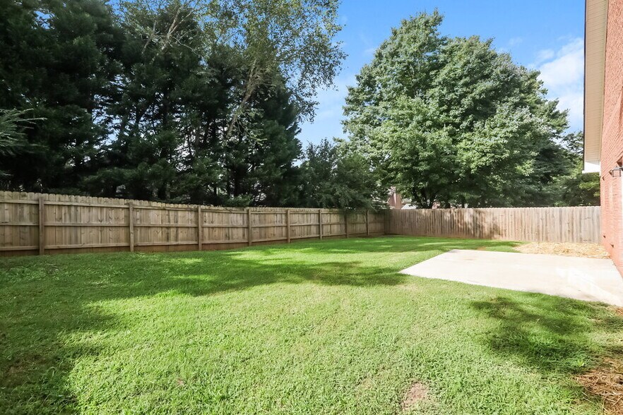 Building Photo - 25 Cindy Cir