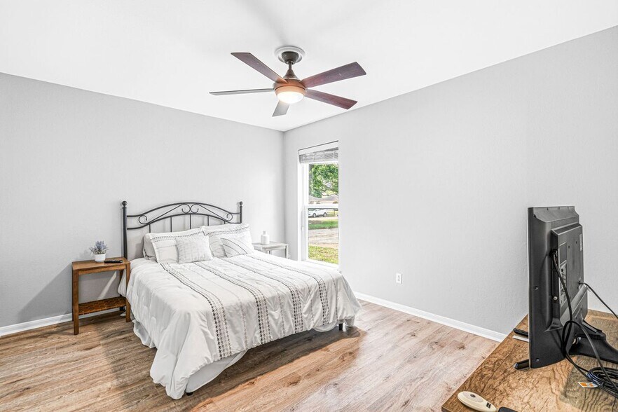 Building Photo - 1046 Apache Falls Dr