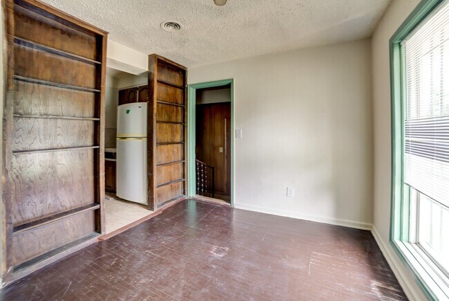 Building Photo - 4824 N Xanthus Ave