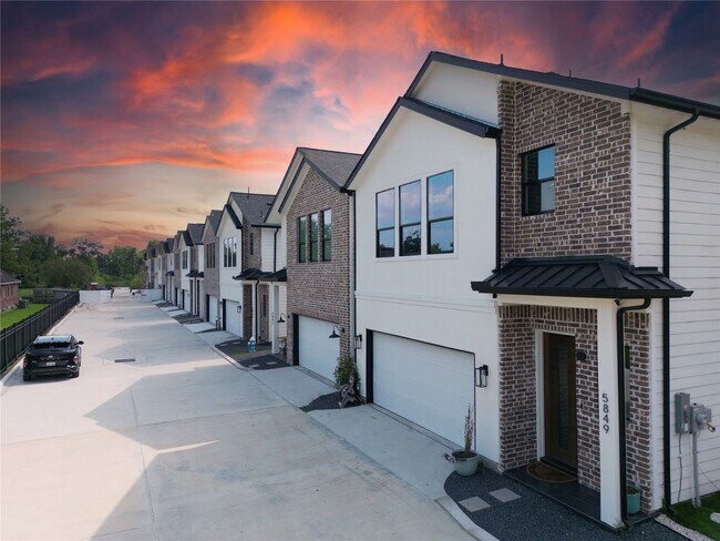 Building Photo - 5831 Outer Banks St