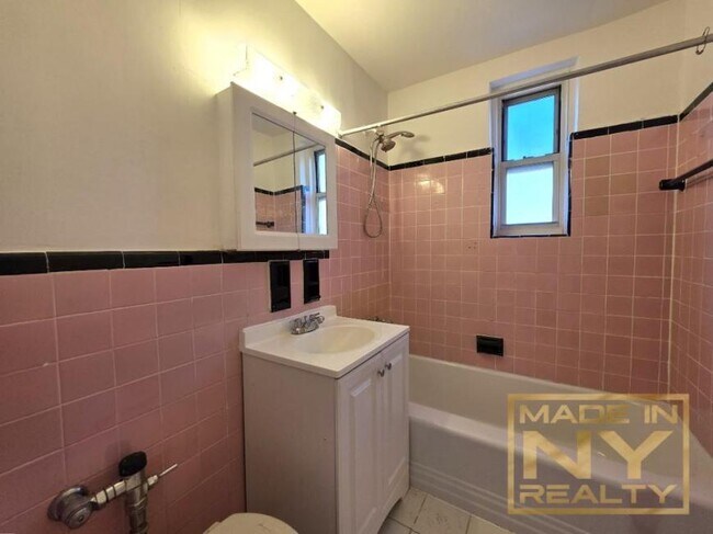 Building Photo - 1 bedroom in FOREST HILLS NY 11375