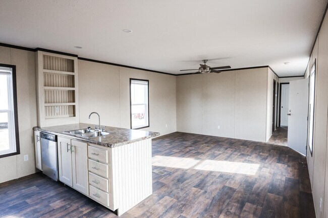 Building Photo - 415 Hillsdale Rd