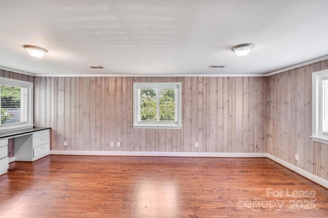 Building Photo - 2417 Laburnum Ave