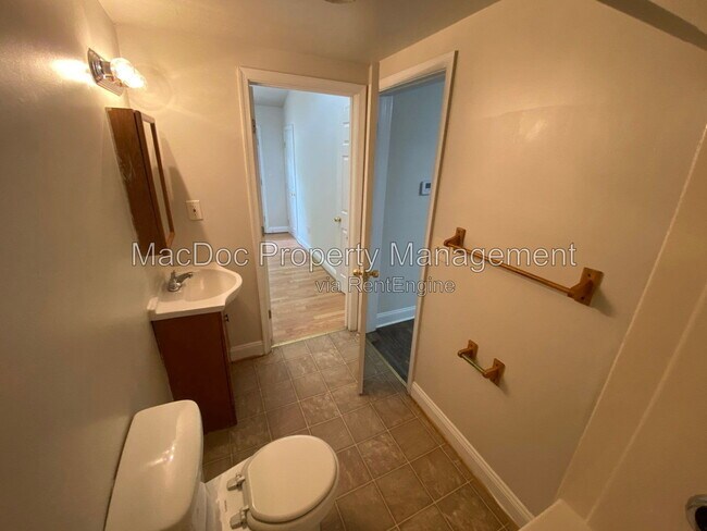 Building Photo - 806 Weedon St