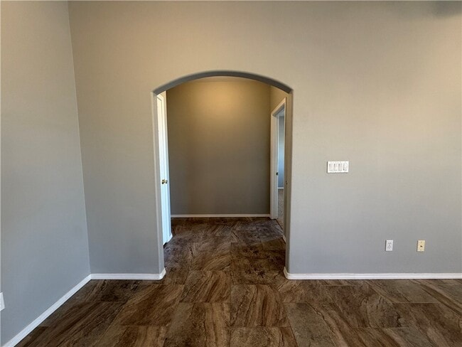 Building Photo - 1903 E La Entrada Pl