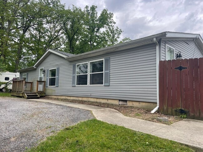 Primary Photo - 3 Bedroom 2 Full Bath Home In Valpo