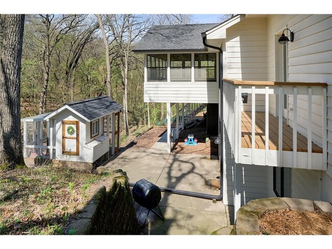 Building Photo - 1832 Essex Rd