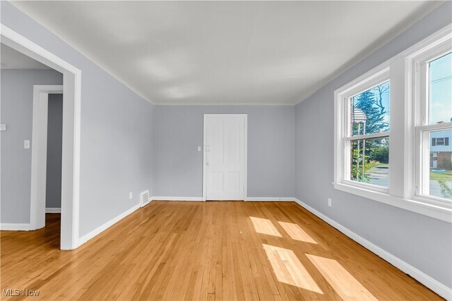 Building Photo - 3264 E 149th St