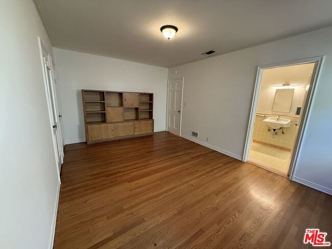 Building Photo - 2910 Motor Ave